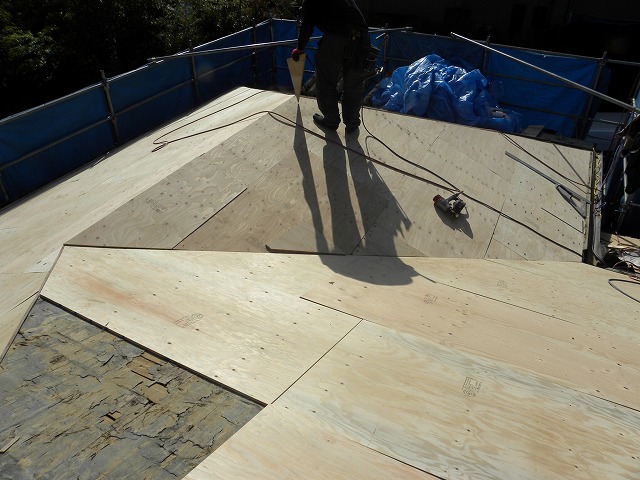 野地板を設置した屋根